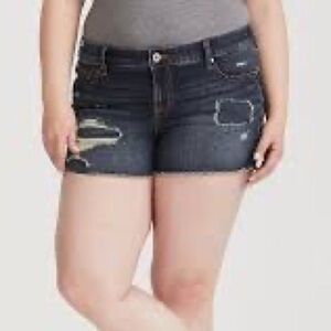 Torrid 20 denim skinny short shorts vintage stretch distressed dark blue 0131